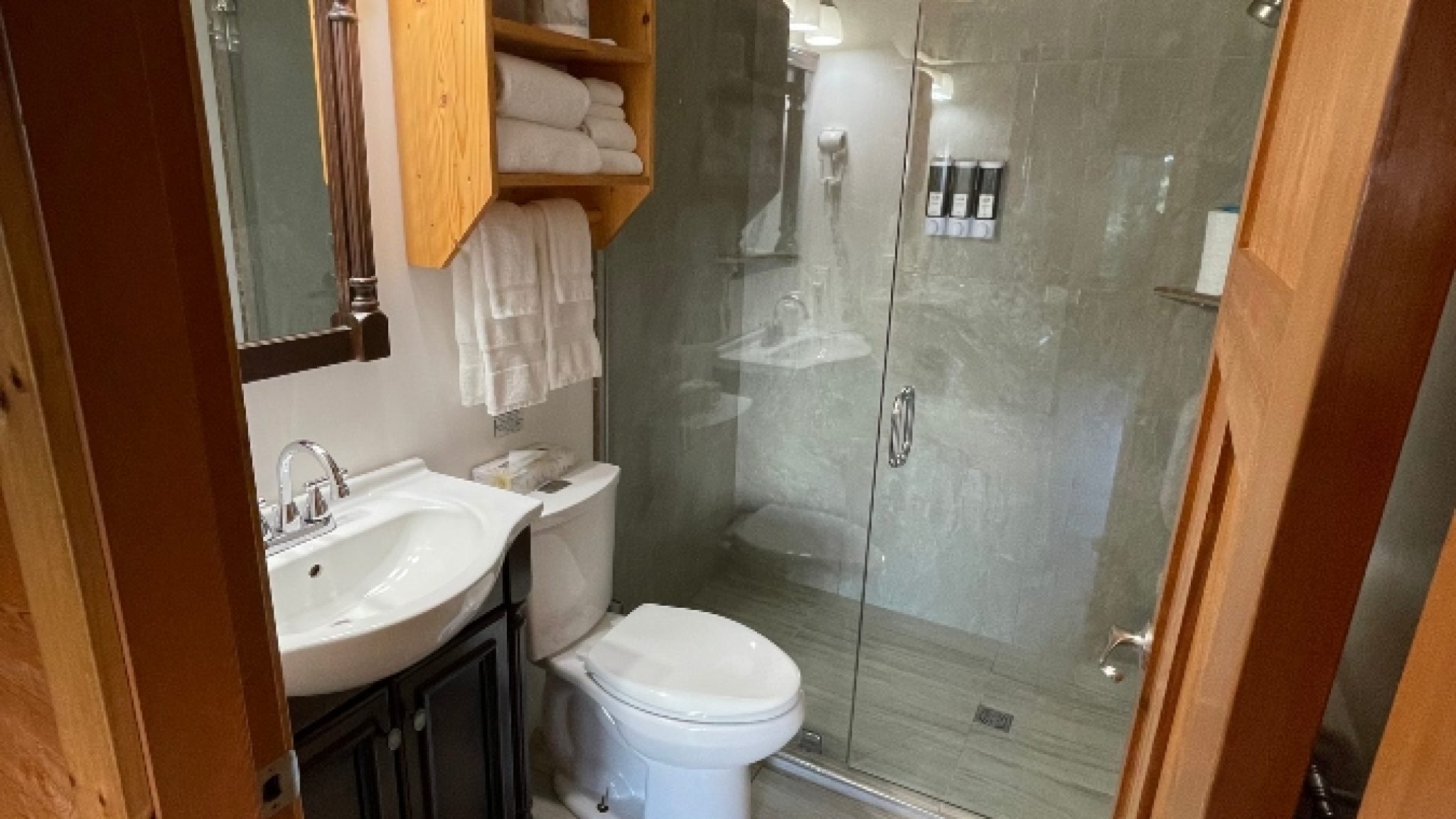 Cabin 17 Bathroom_0
