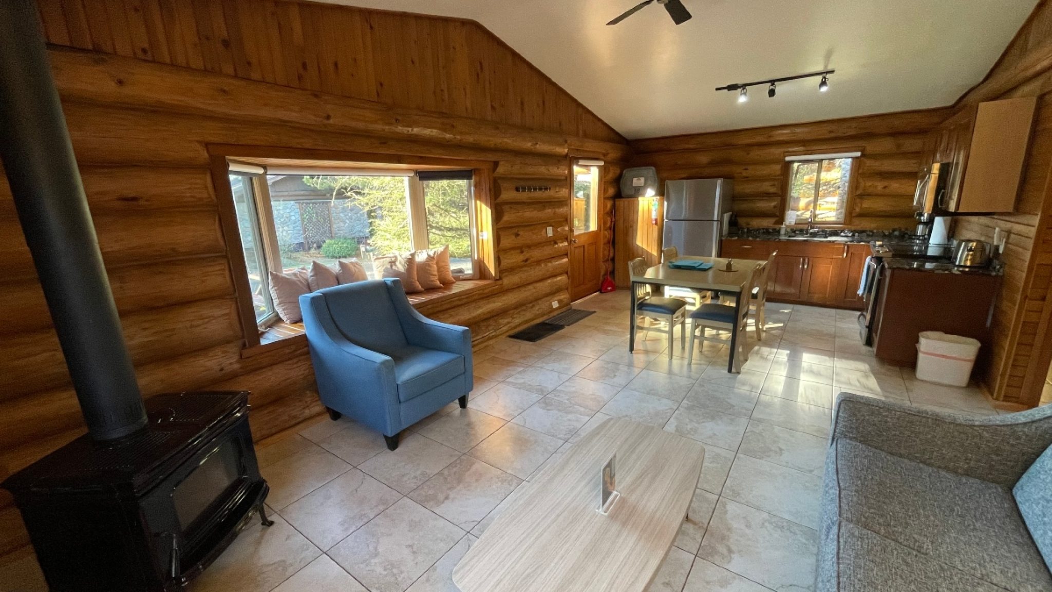 Cabin 18 Living Room (1)