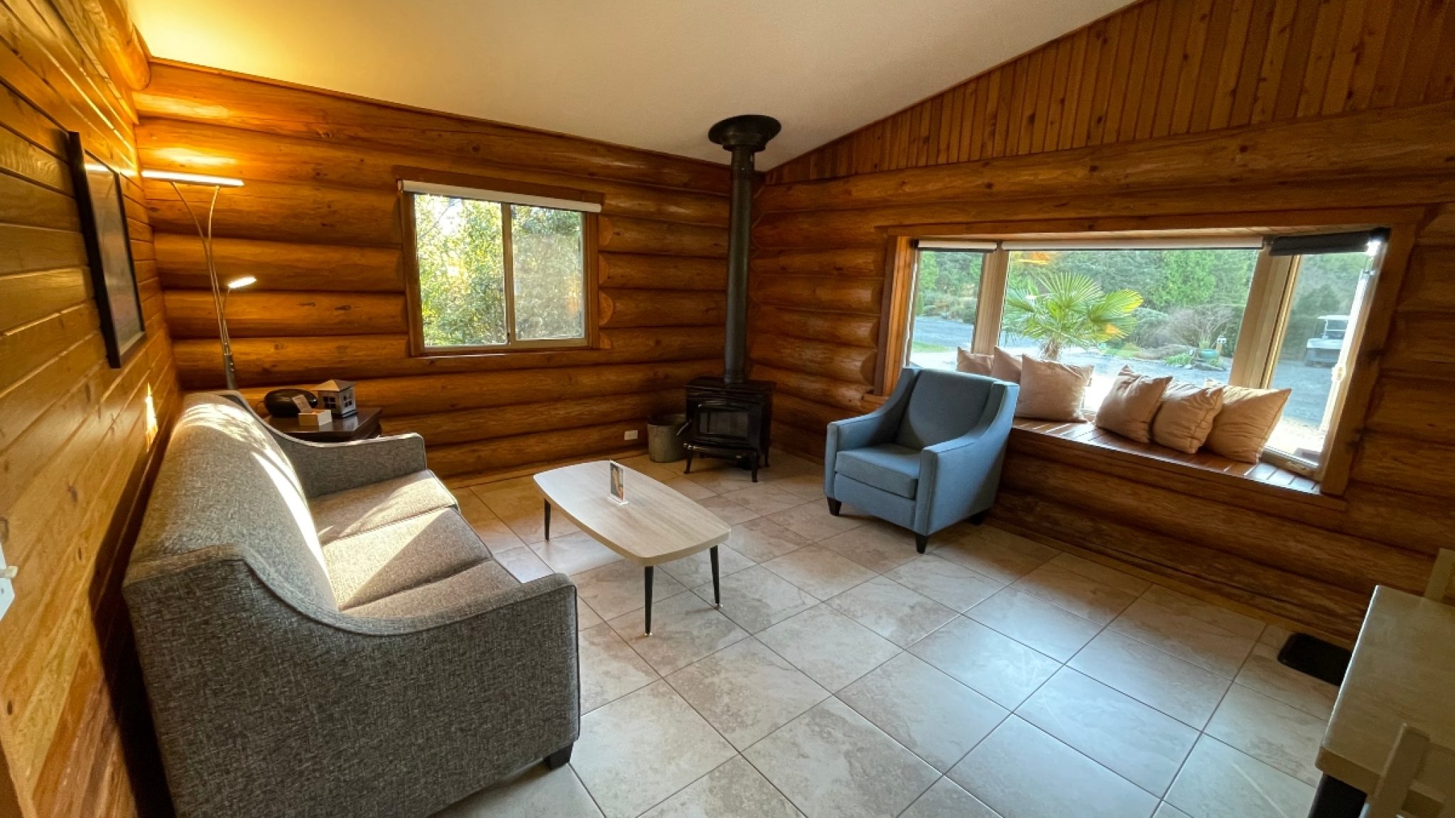 Cabin 18 Living room
