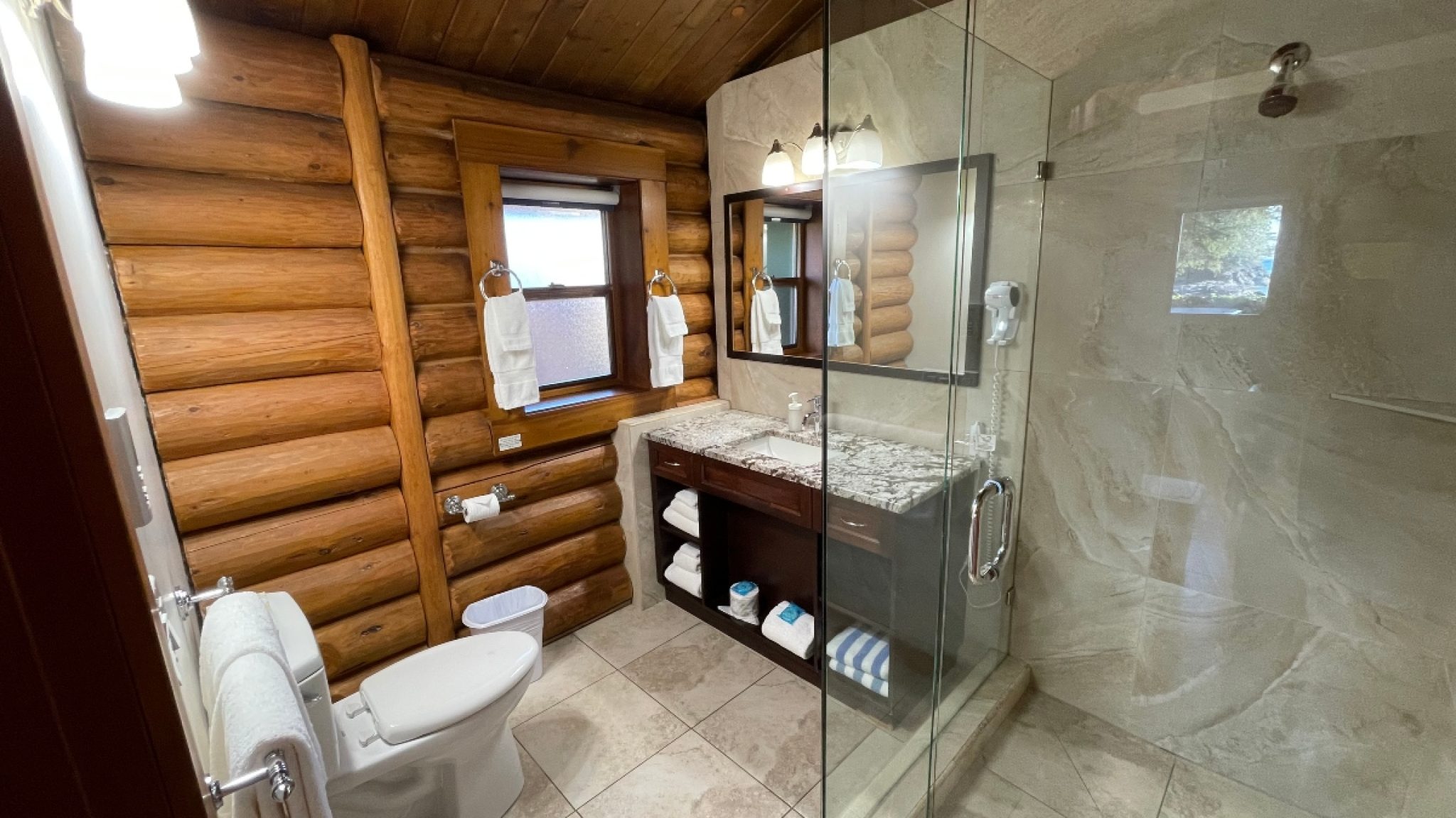 Cabin 4 Bathroom
