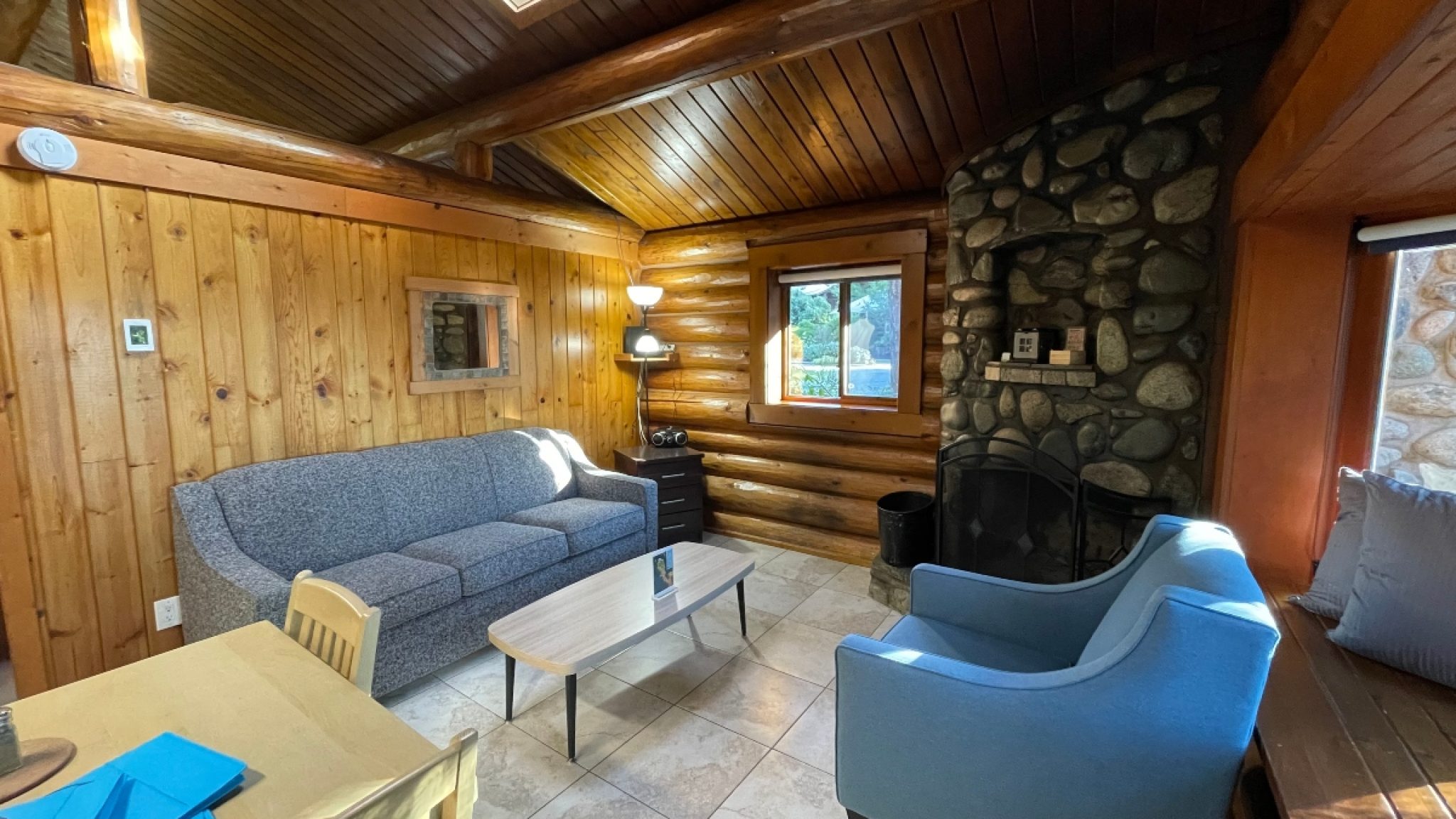 Cabin 4-Living Room
