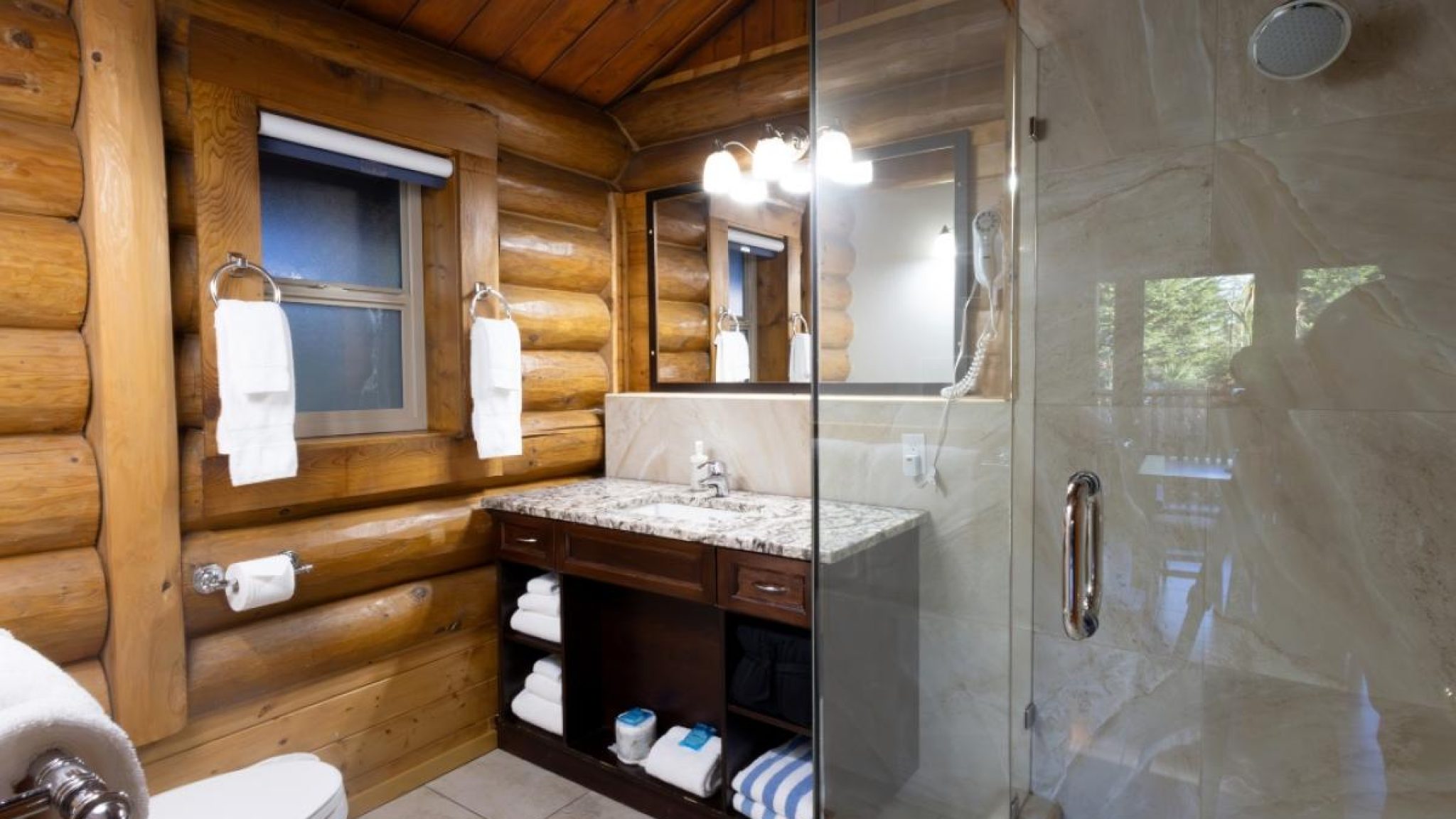 Cabin 7 bathroom