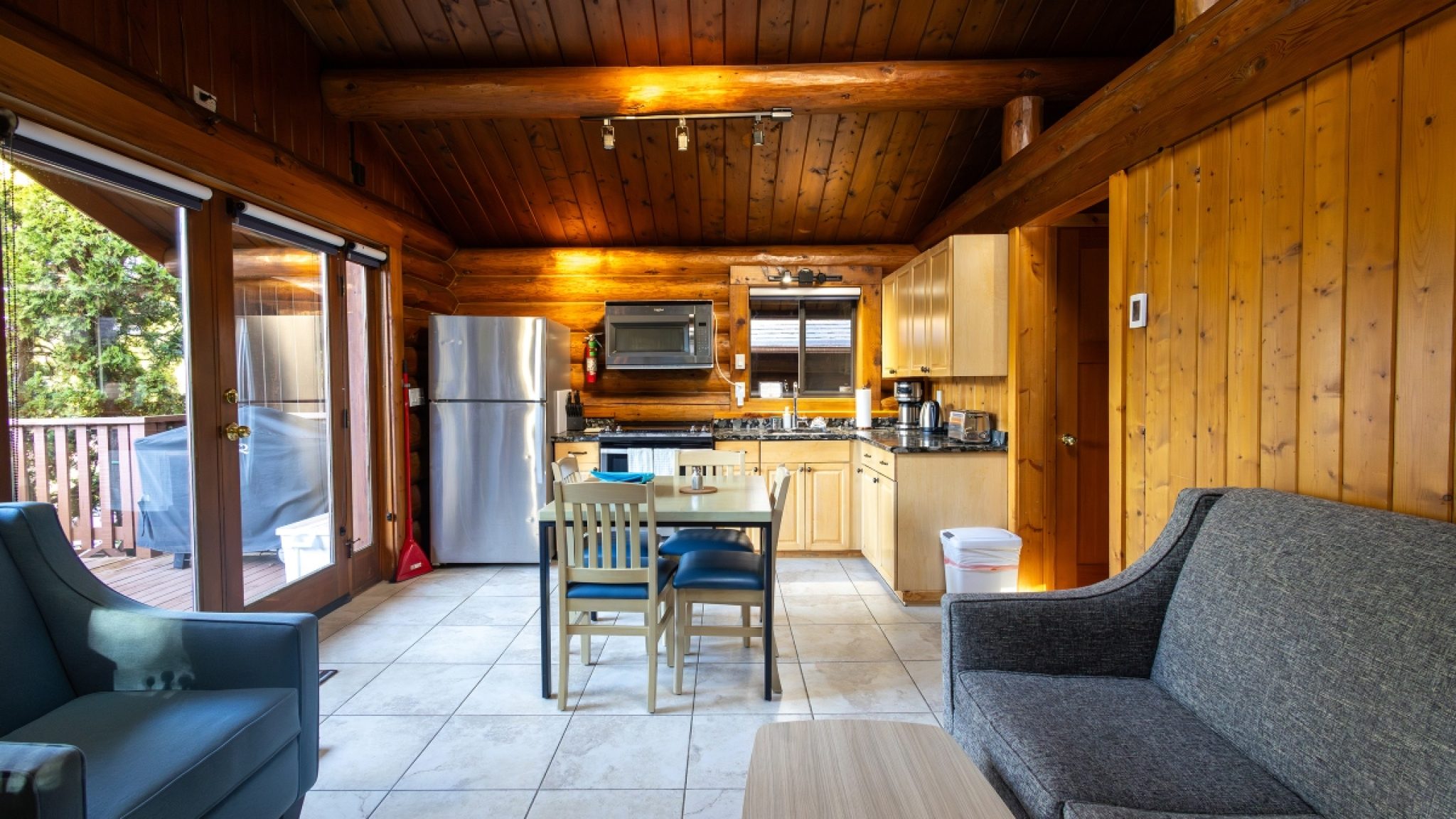 Cabin 7 Kitchen_0
