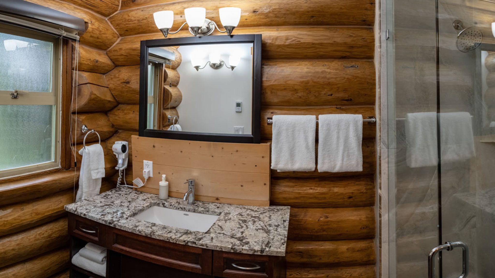 cabin11-bathroom_0