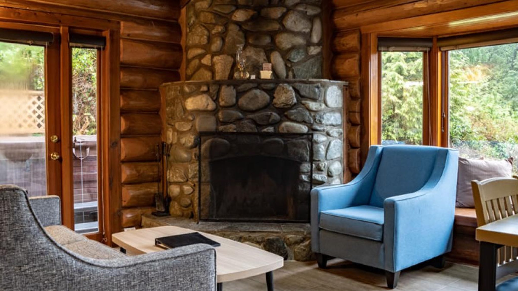cabin12-living