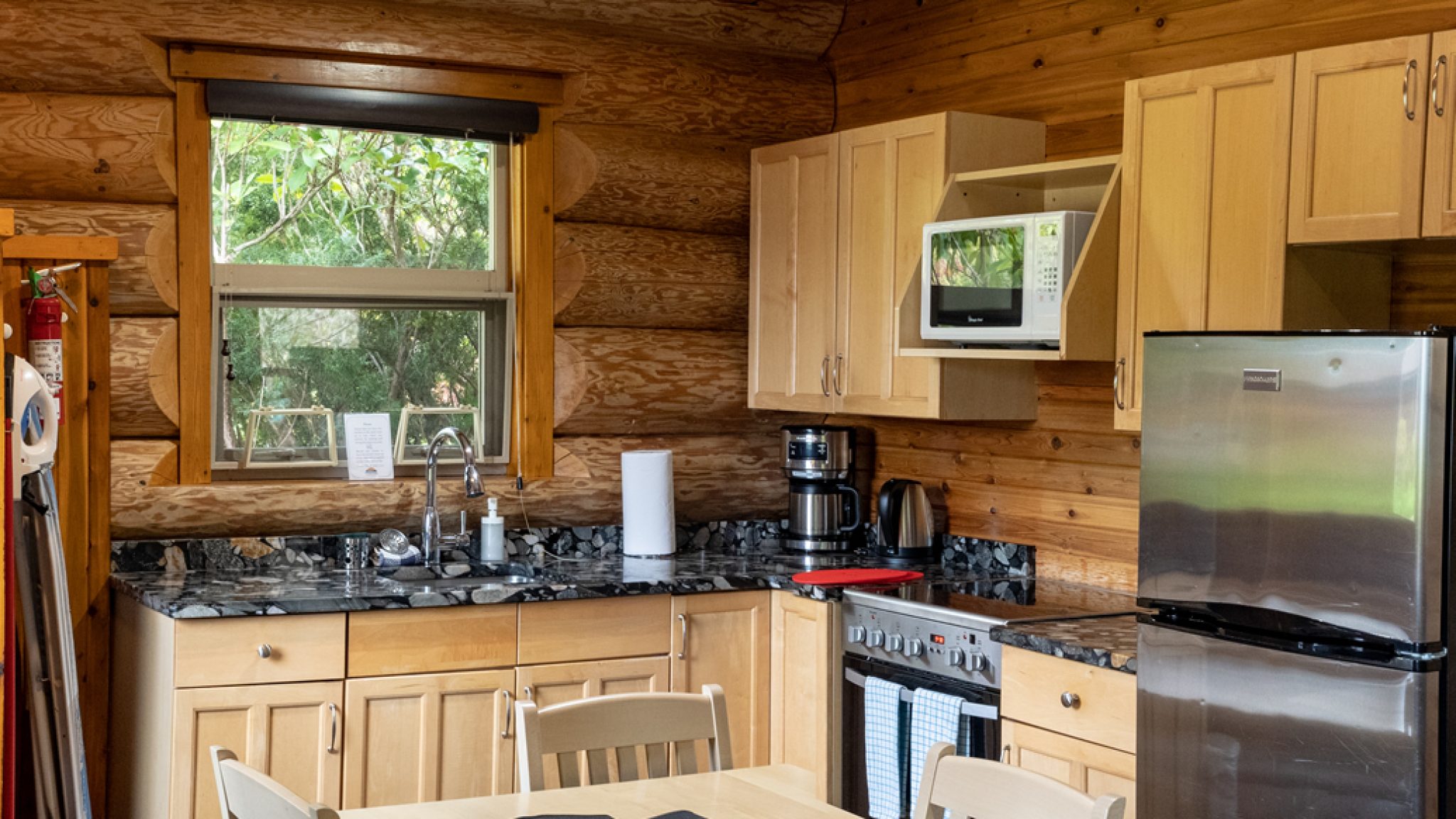 cabin13-kitchen