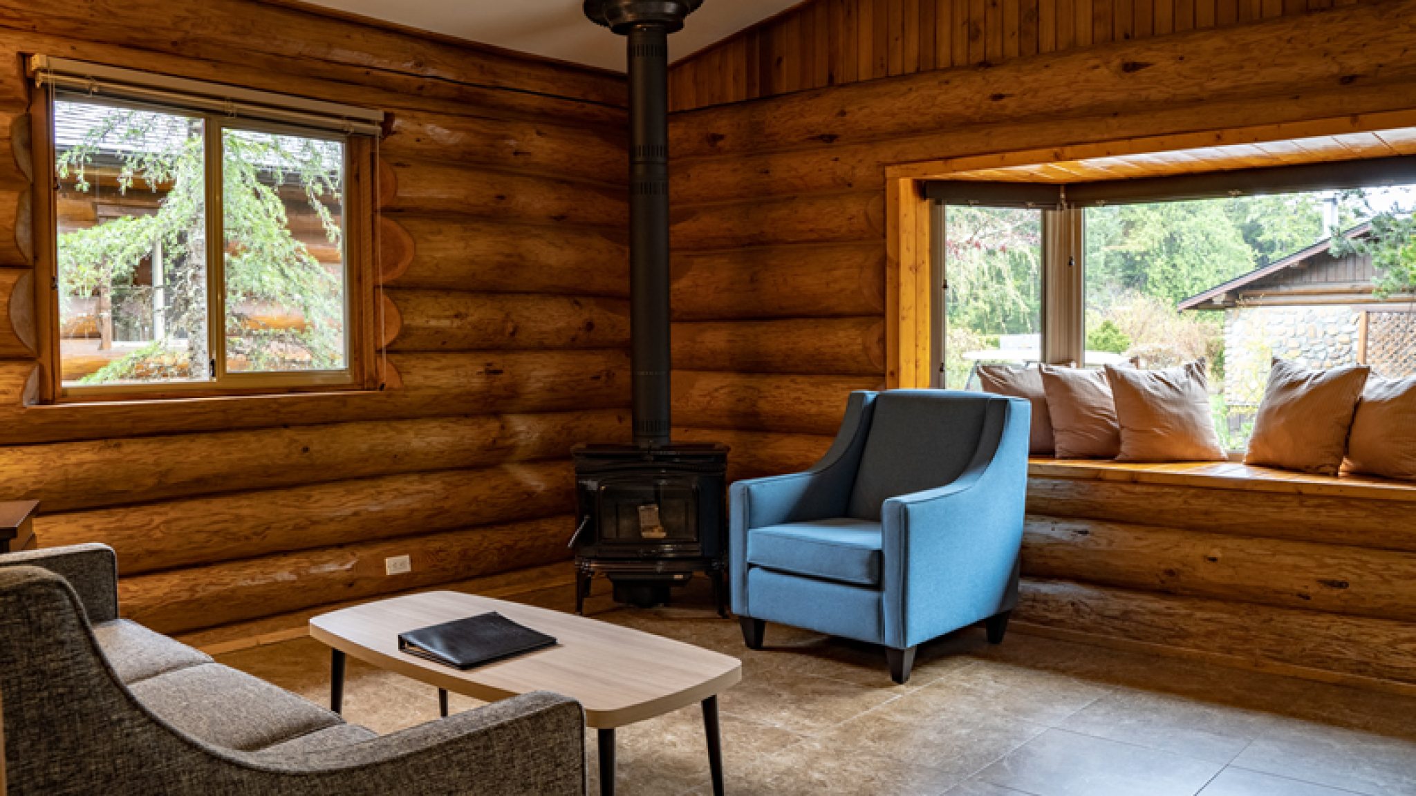 cabin19-living2