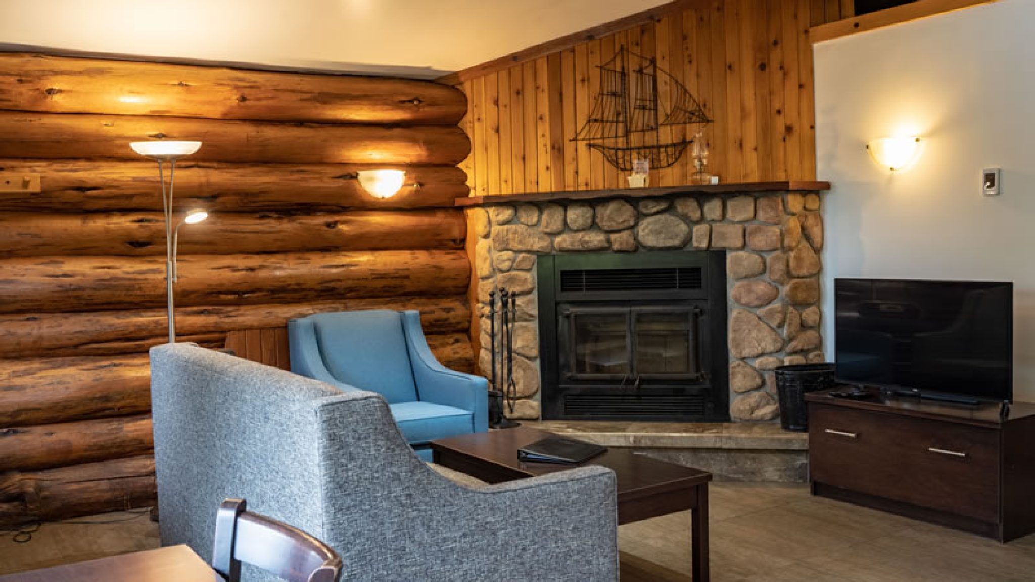 cabin2-living
