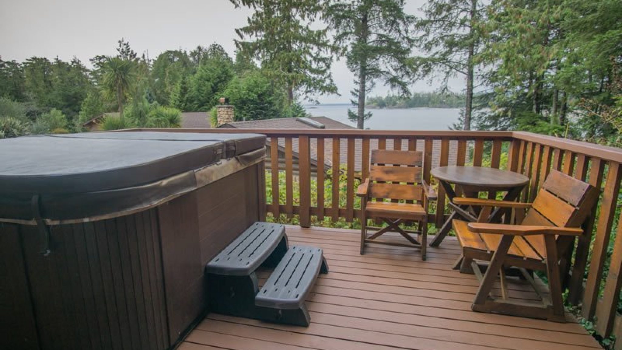 cabin8-hottub