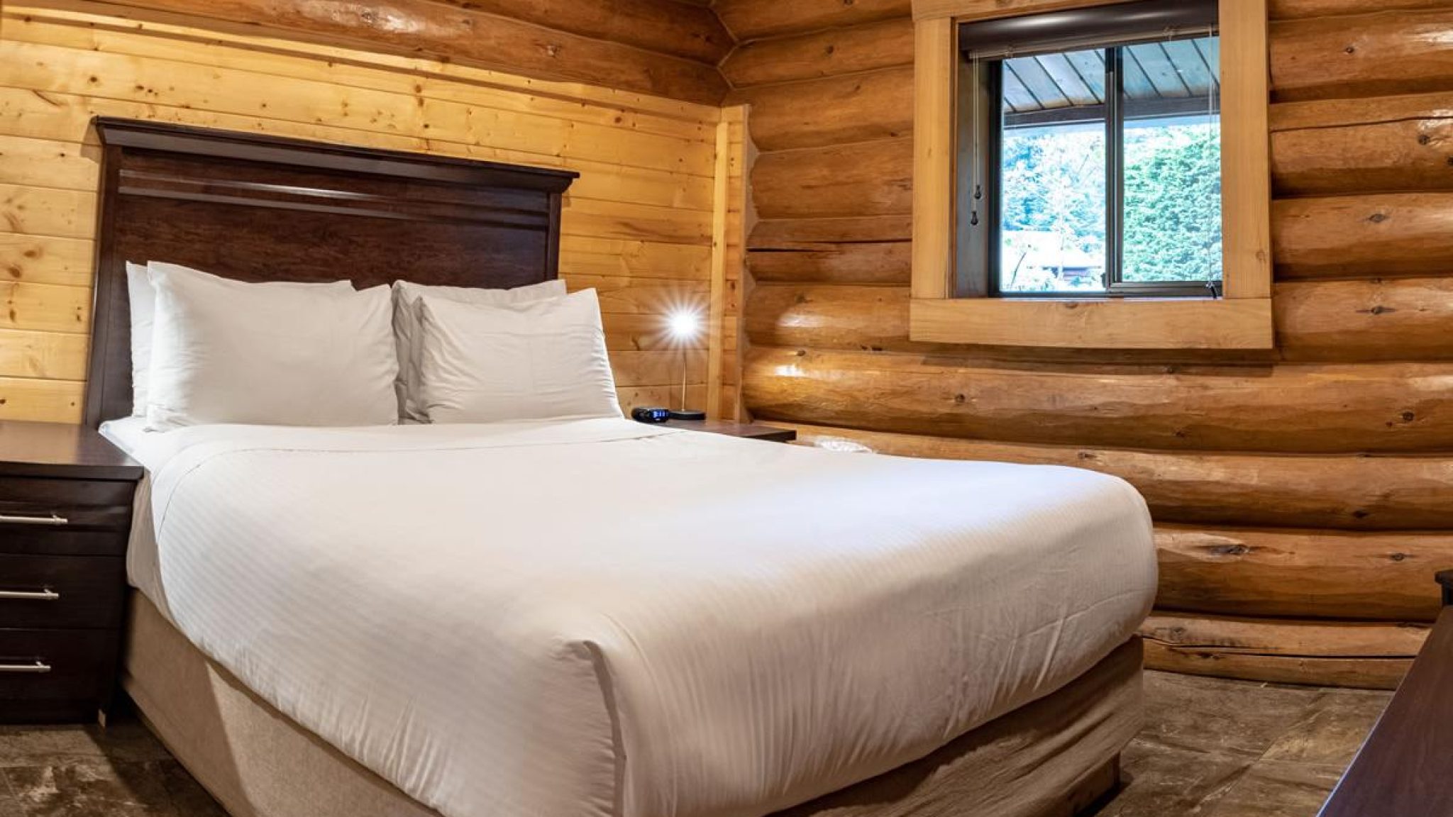 cabin9-bedroom_1