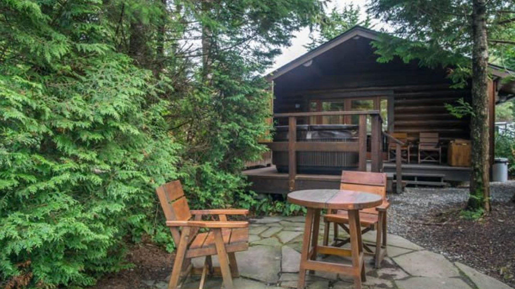 cabin9-patio-hottub