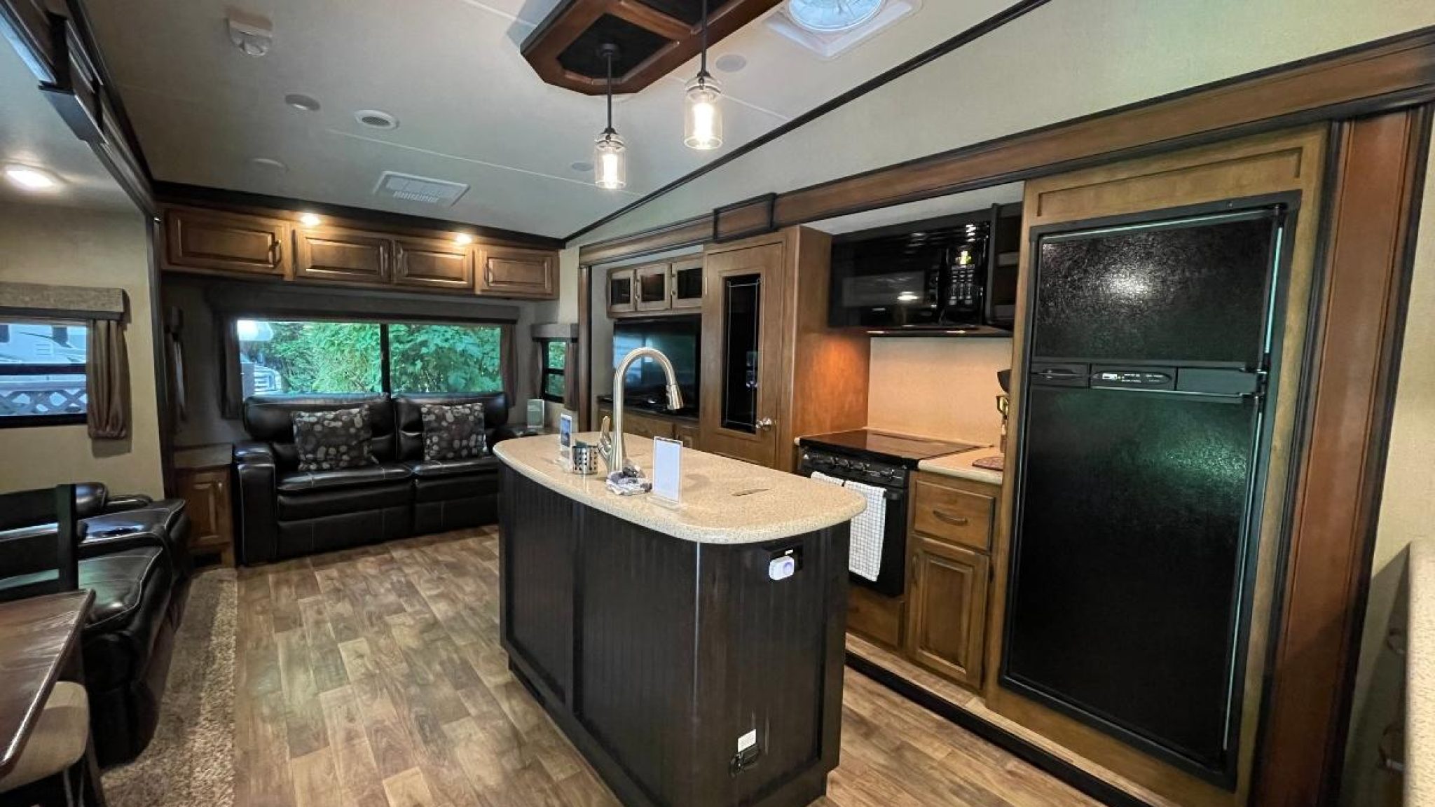 Kitchen 2 RV 1