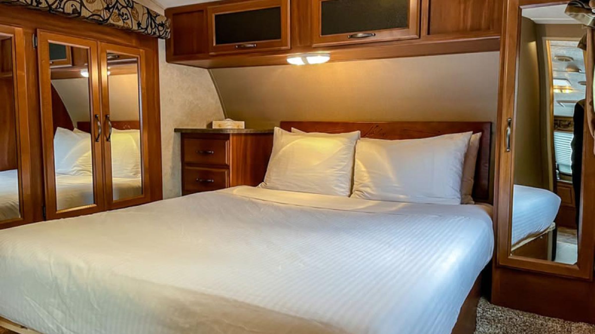 rv4-bedroom