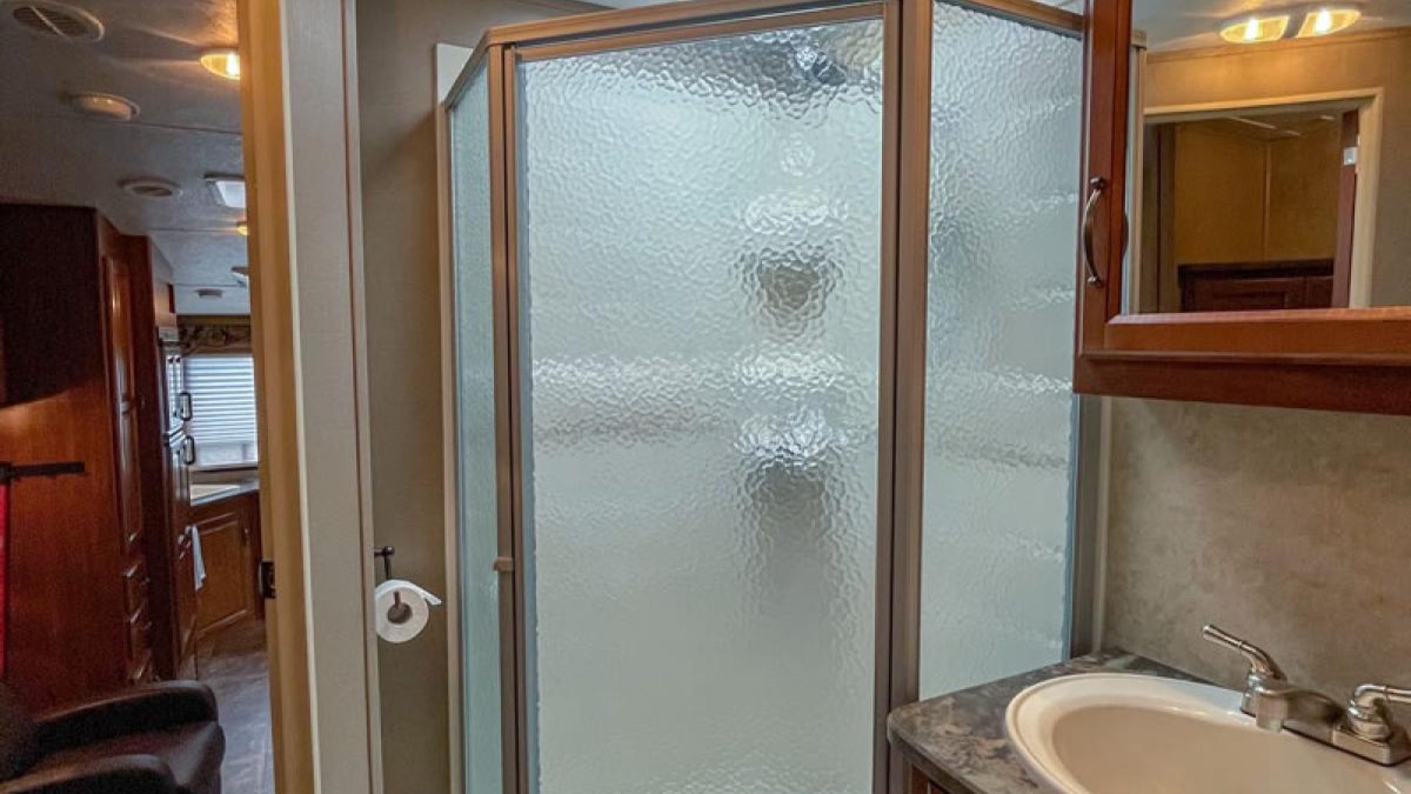 rv4-shower