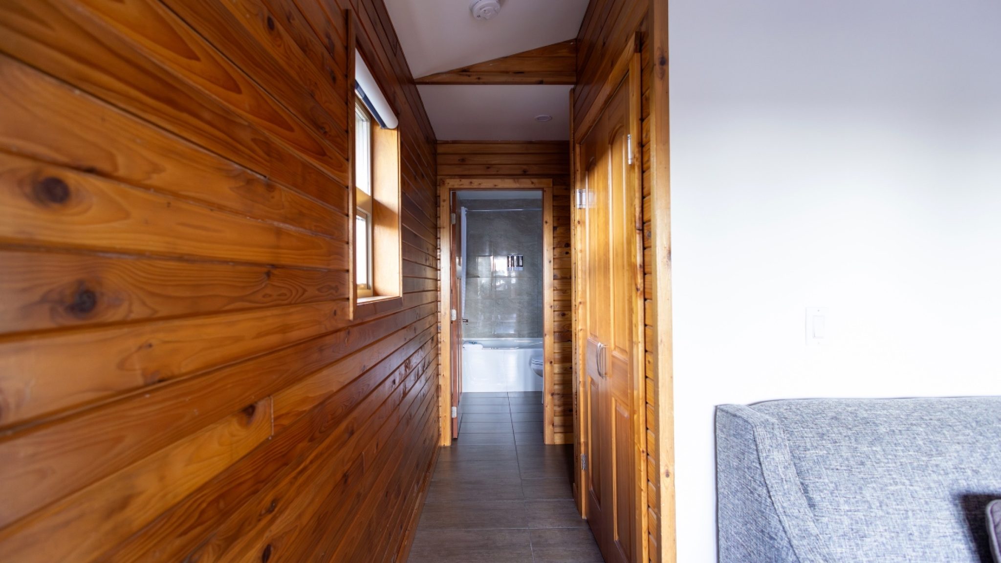 Upstairs Hallway 20s